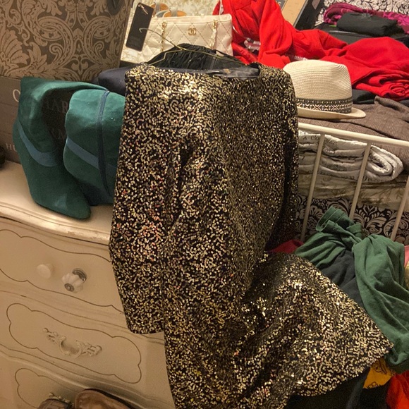 Tahari Dresses & Skirts - A classic yet vintage dress. No flaws.